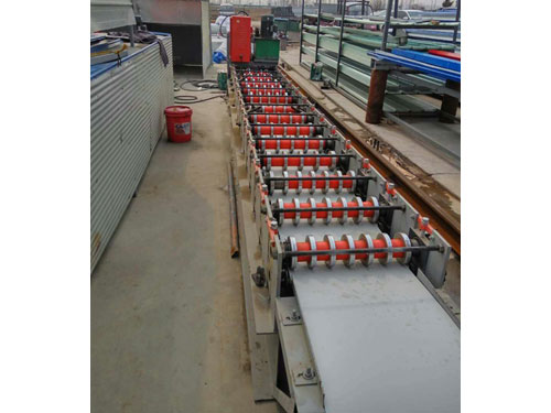 新式围挡成型机